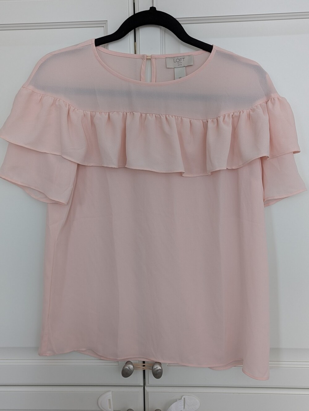 2/$35 LOFT Petite Blouse SP Pink Ruffle Front Flowy Short Sleeve Top